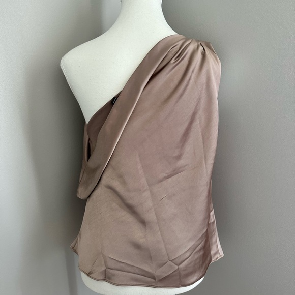 Line and Dot NEW Lexi Top - Picture 4 of 6